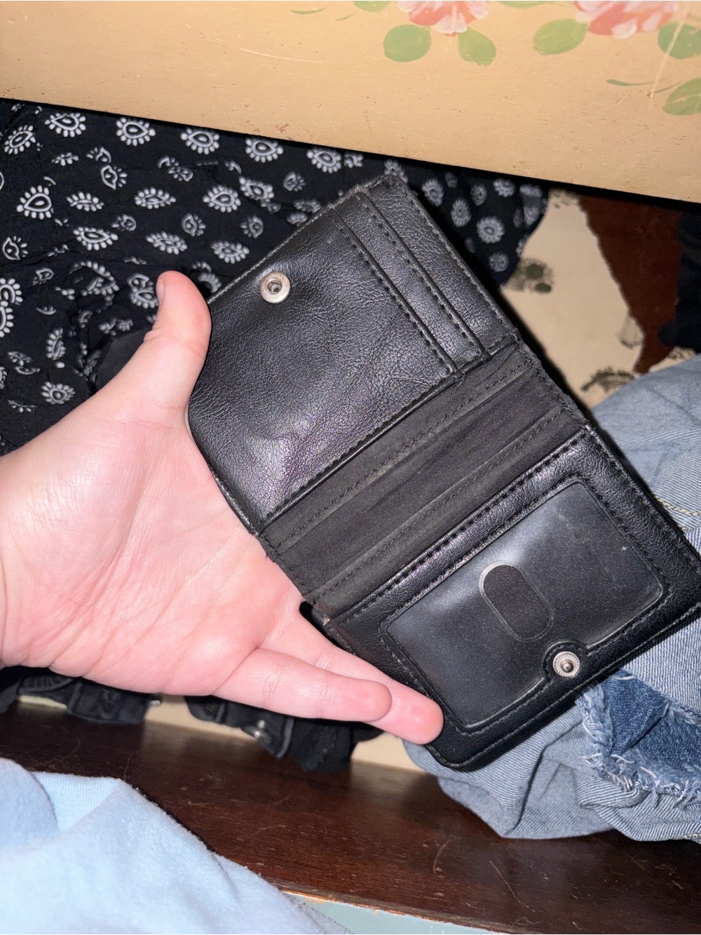 Relic Women's Black Leather Snap Card & ID Wallet